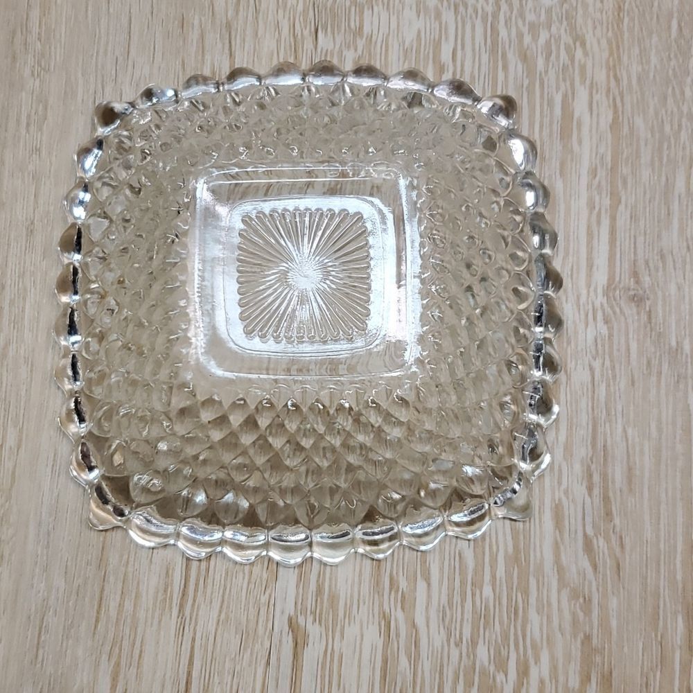 Small clear glass square dish - Picture 2 of 5